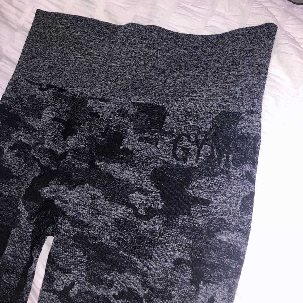 GYMSHARK CAMO LEGGINGS SIZE S